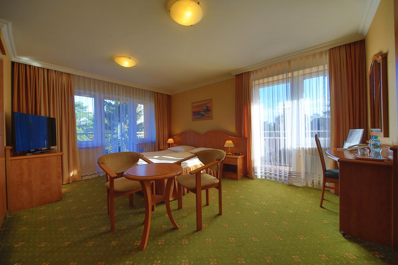 Hotel Polaris III Swinoujscie Bagian luar foto