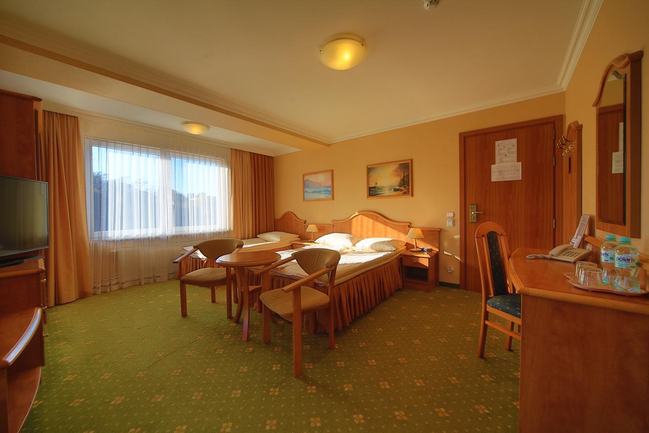 Hotel Polaris III Swinoujscie Bagian luar foto