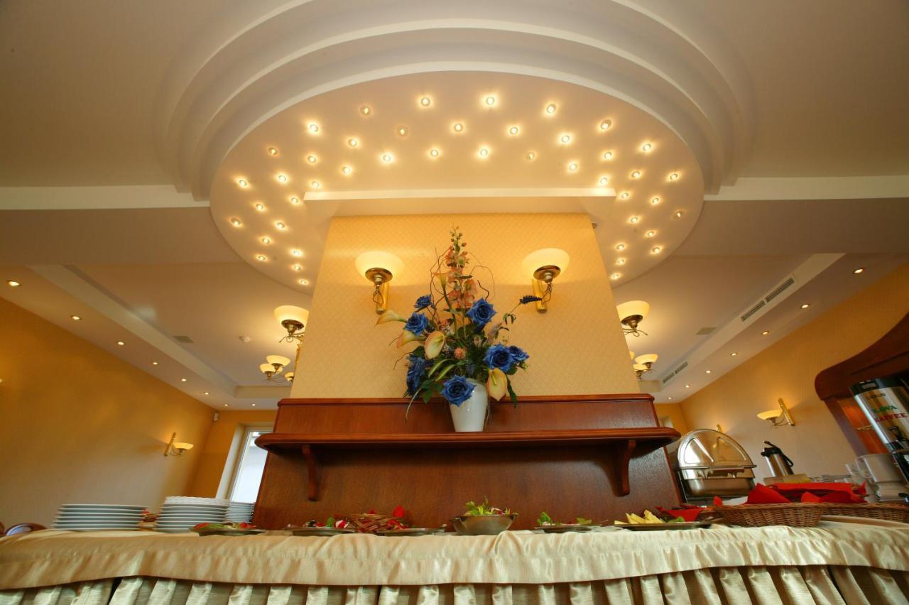 Hotel Polaris III Swinoujscie Bagian luar foto
