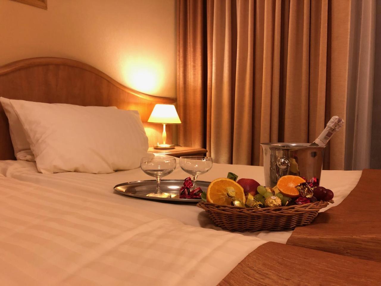 Hotel Polaris III Swinoujscie Bagian luar foto