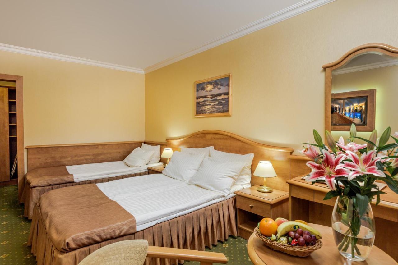 Hotel Polaris III Swinoujscie Bagian luar foto