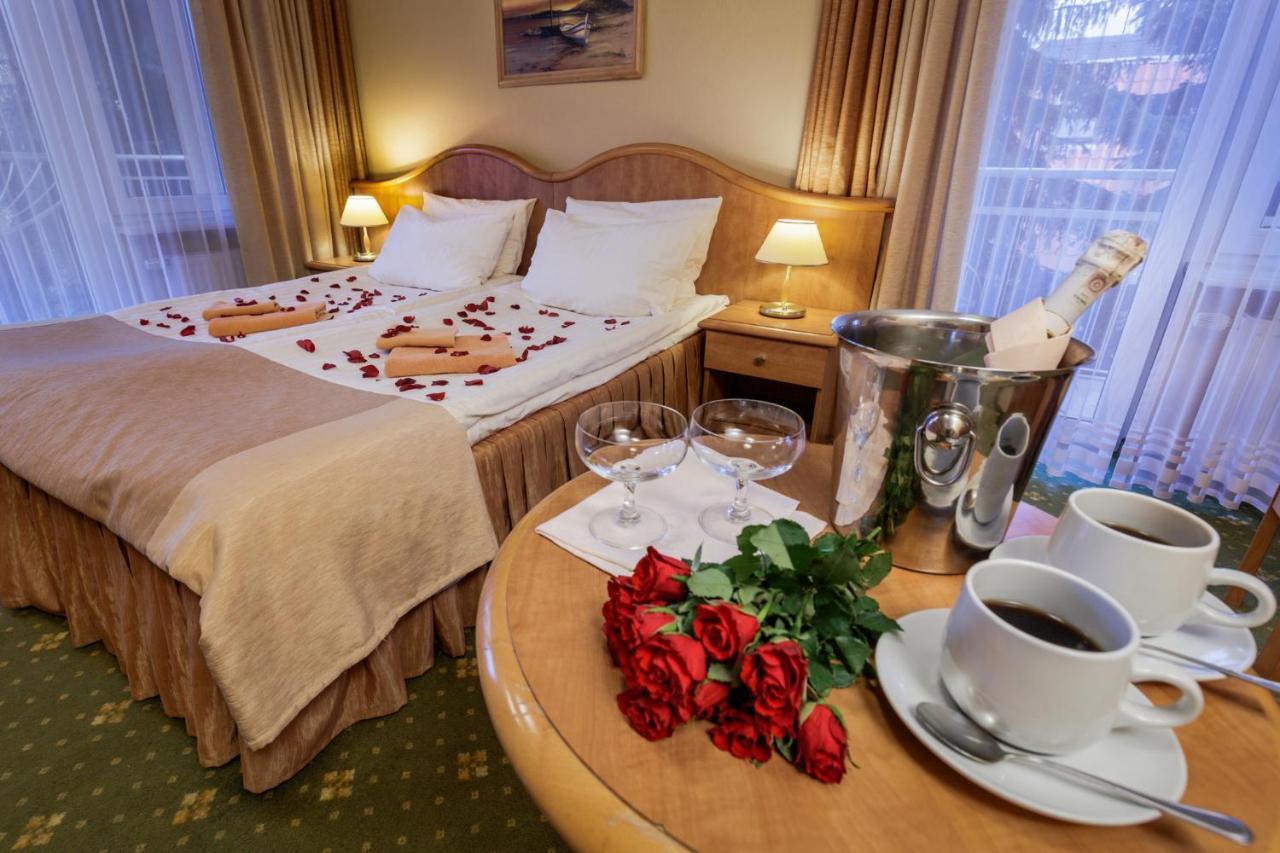 Hotel Polaris III Swinoujscie Bagian luar foto