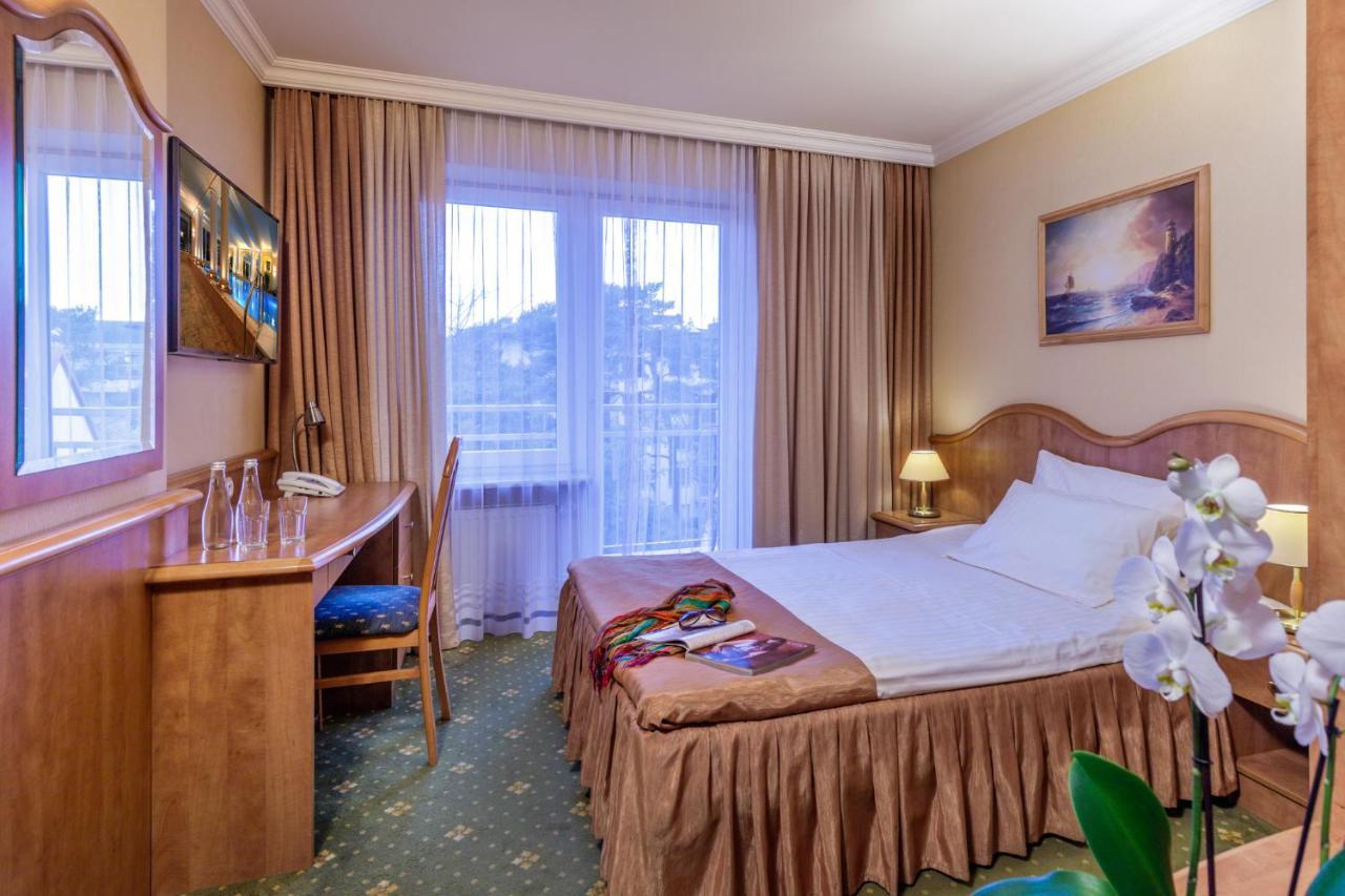 Hotel Polaris III Swinoujscie Bagian luar foto